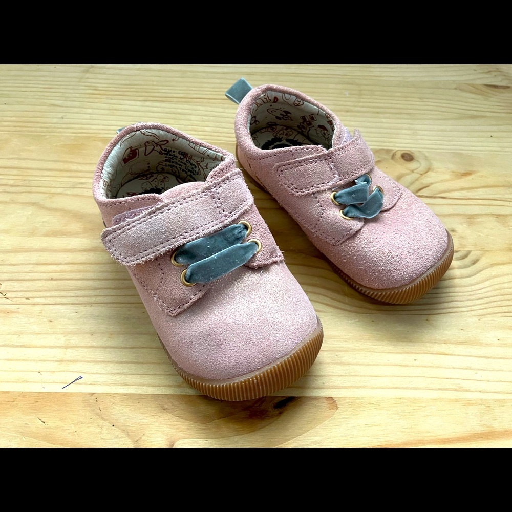 Toddler pink shoes NEW